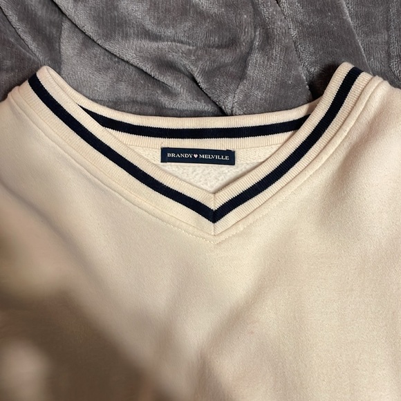 Brandy Melville over sized crewneck. - Picture 3 of 3